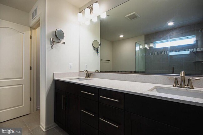 Building Photo - 9920 -B Sir Barton Wy