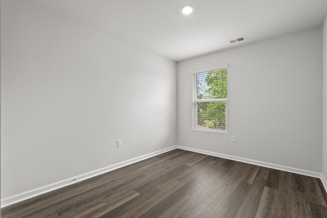 Building Photo - 571 Gemstone Blvd