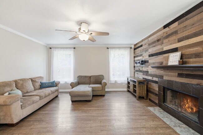 Building Photo - Updated home on a corner lot in a gated community!