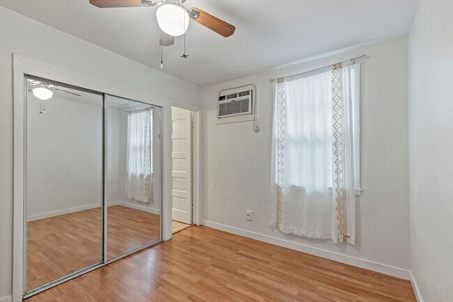 Building Photo - 4025 La Salle St