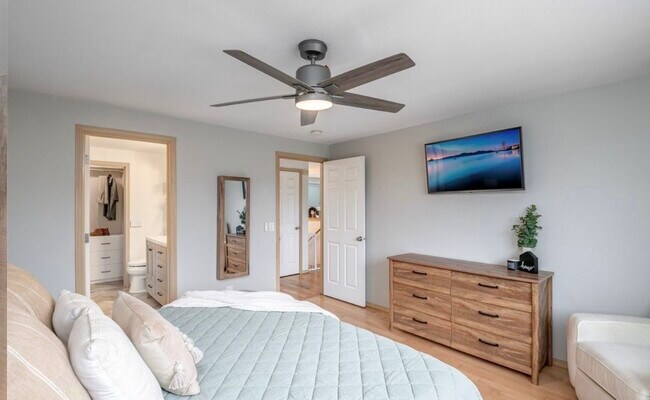 Building Photo - 16669 Rainier View Dr SE