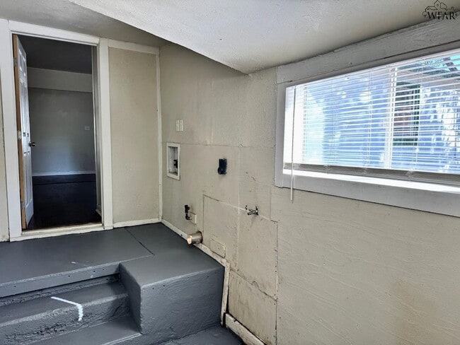 Building Photo - 1627 Oceola Ave