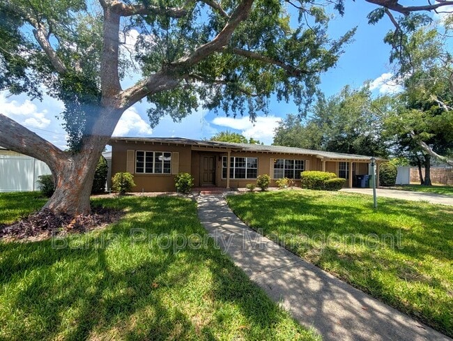 Building Photo - 808 N Mac Dill Ave