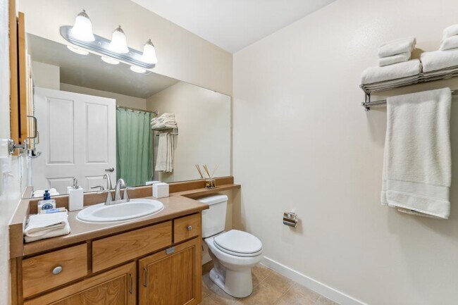 Building Photo - Frazer Court Condominiums - 1 bedroom