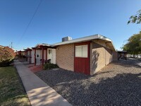Building Photo - Condo in Youngtown!