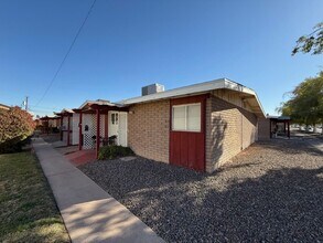 Building Photo - Condo in Youngtown!
