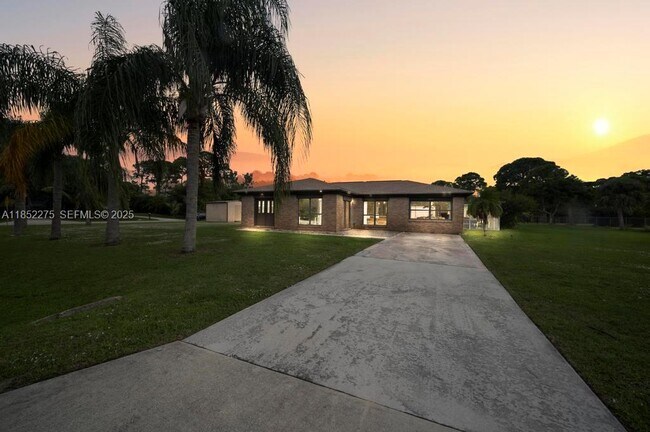 Building Photo - 1803 E Easy St