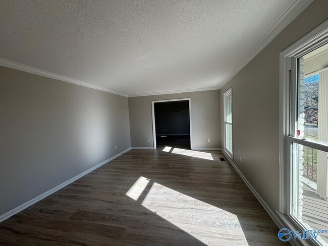 Building Photo - 1305 Hiwan Trail SE