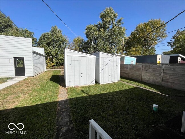 Building Photo - 2114 S Woodlawn Ave