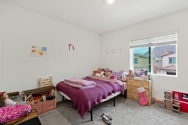 Building Photo - Spacious 4 Bedroom, 2.5 Bathroom Home with...