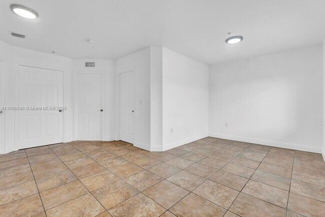 Building Photo - 948 SW 3rd St