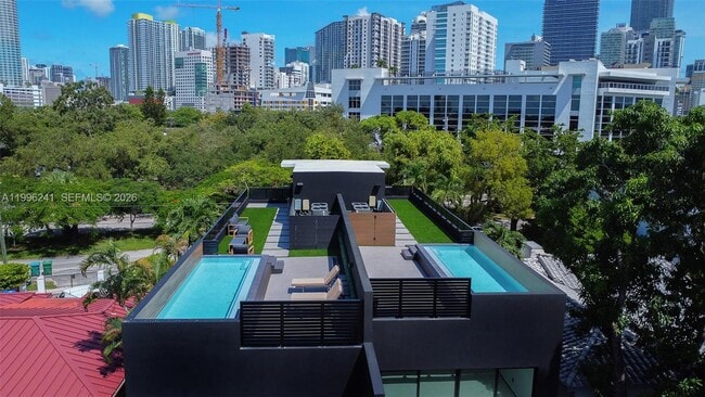 Building Photo - 420 SW 15th Rd