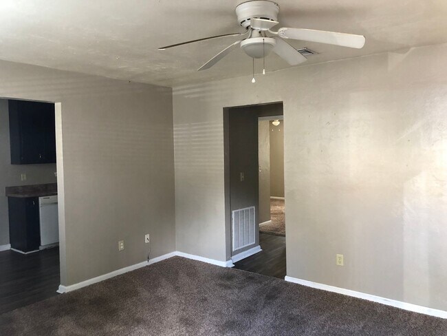 Building Photo - Downstairs unit in Pointe East avail NOW!
