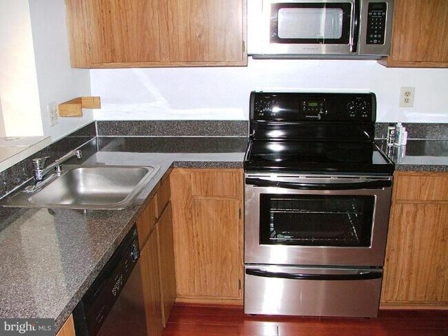 Building Photo - 411 Palmspring Dr