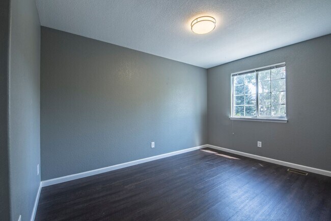 Building Photo - Immaculate 4B/3B in Superior - Available July 5th