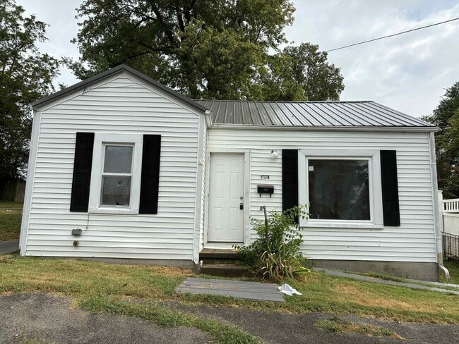 Primary Photo - Small Home!