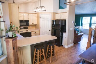 Building Photo - Spacious 4-Bedroom Home in West Valley City!