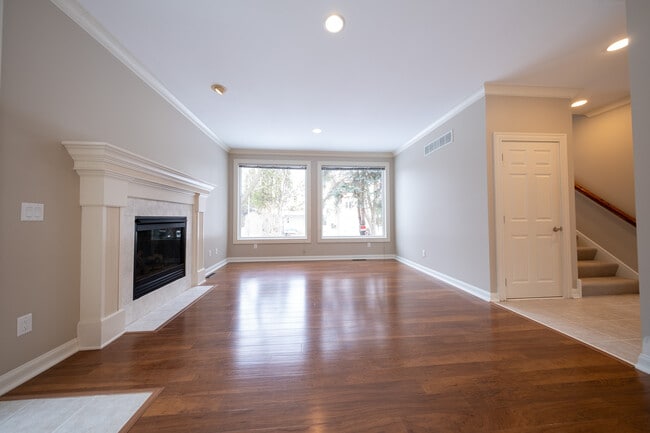 Building Photo - 3290 N Shore Dr