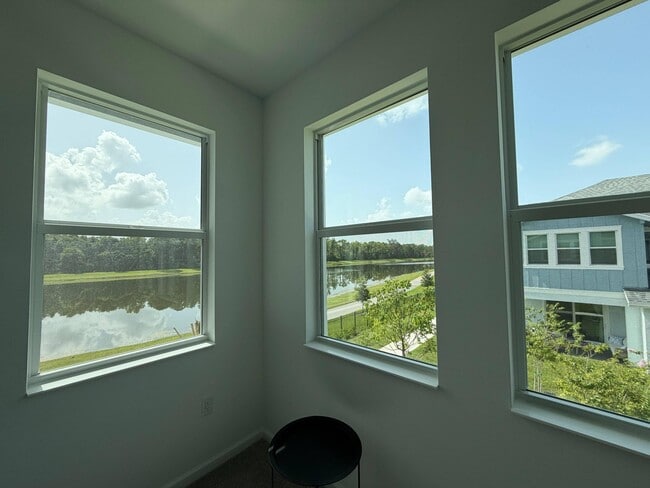 Building Photo - 4402 Longwood Lake Sq