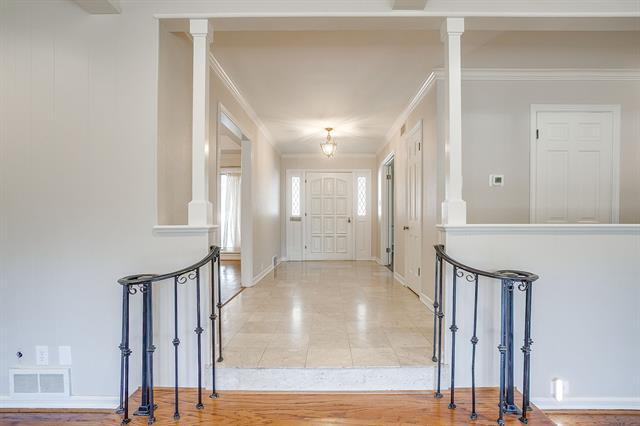 Building Photo - 2400 Winton Terrace W