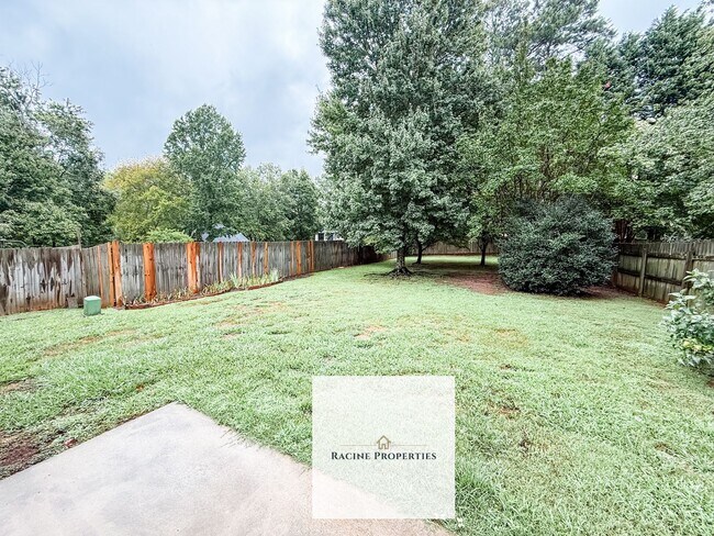 Building Photo - Quiet Living in Easley!