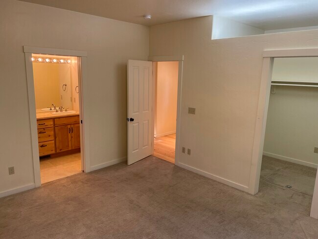 M.Bed - 714 State Park Rd