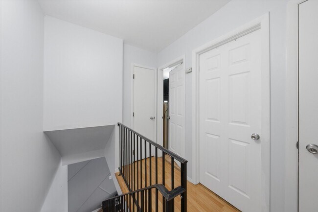 Building Photo - 1437 Sutter Dr