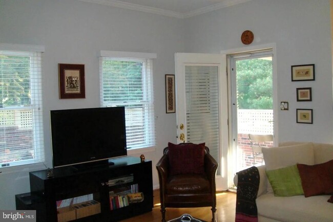 Building Photo - 7330 Lewinsville Park Ct