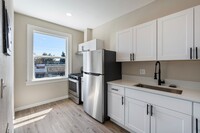 Building Photo - Fully Renovated 1 Bed 1 Bath - Near PDX Ai...