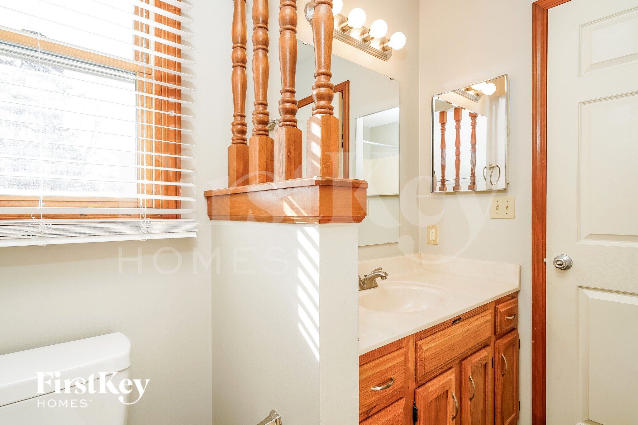 Building Photo - 873 E Cragmont Dr