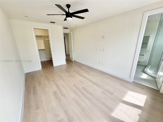 Building Photo - 6423 NW 105th Ct