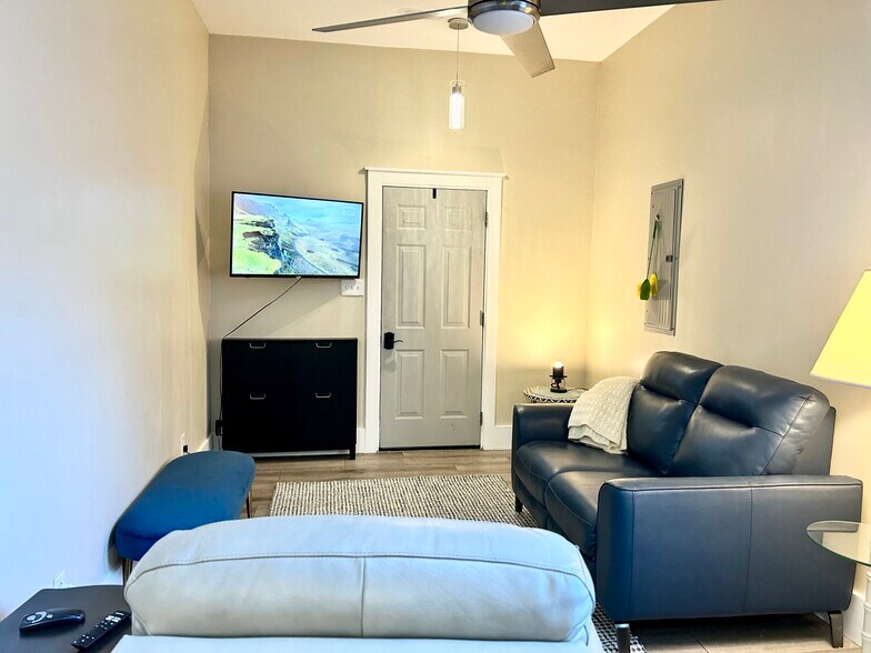 Building Photo - 10629 Quail Ridge Dr Apt