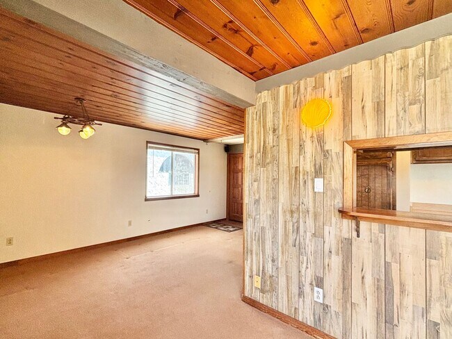 Building Photo - Incredible Value Just Steps from the Sand | 1 Bed 1 Bath Upper Unit  | Silver Strand Beach | Unfu...