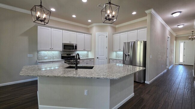 Building Photo - FOR RENT 4 BEDROOM 3 BATHROOM HOME