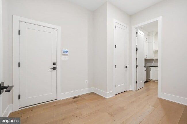 Building Photo - 12321 Potomac Hunt Rd