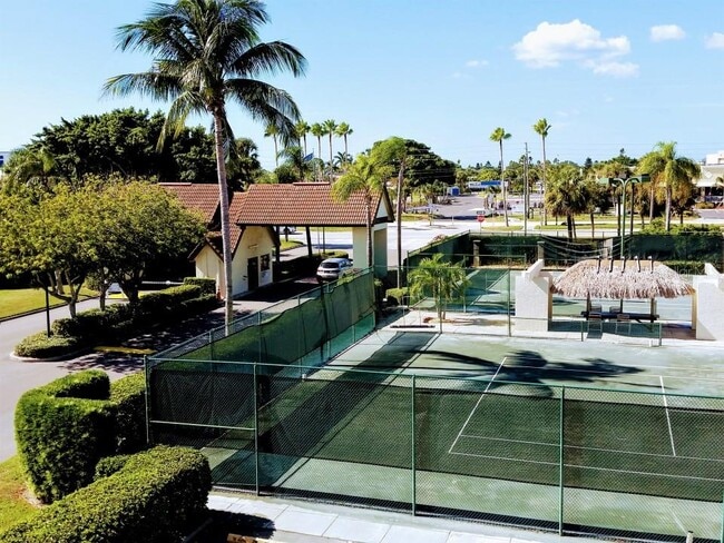 Building Photo - 106 1st St E