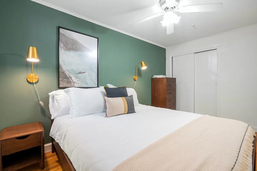 Building Photo - 520 Beacon St