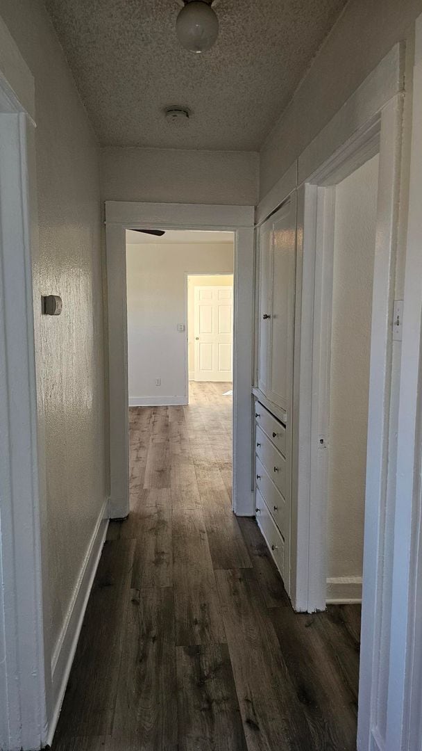 Building Photo - **519 E 17th St Long Beach** Upstairs 2 be...