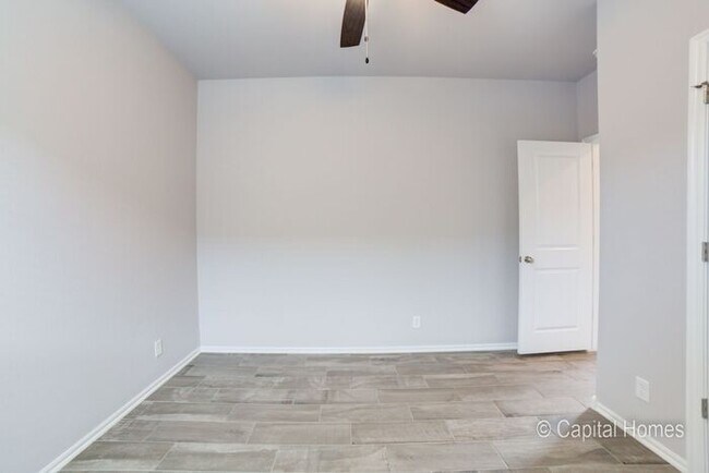 Building Photo - Move In Special! Relax In The Comfort of a...