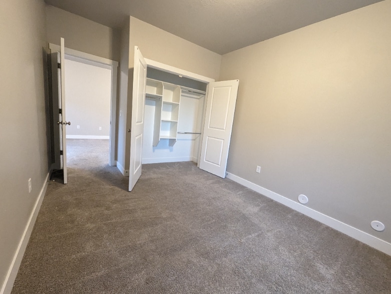 Building Photo - 1558 N 160 W