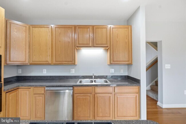 Building Photo - 899 Stonefield Square NE