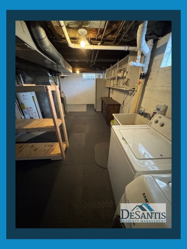 Building Photo - Charming 2-Bedroom Home with Private Backy...