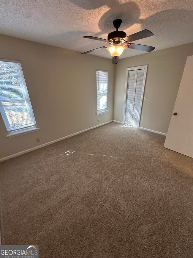 Building Photo - 205 Woodlawn Dr