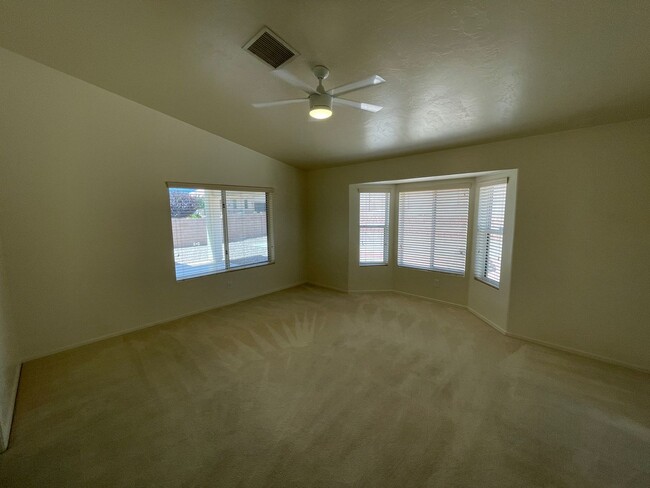 Building Photo - 1994 Willow Oak Ln