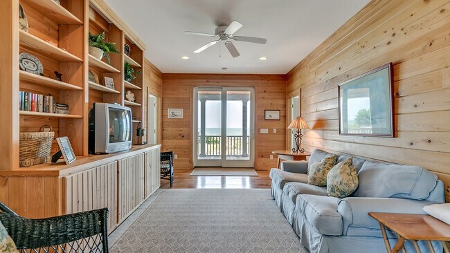 Building Photo - 630 Parker Dr