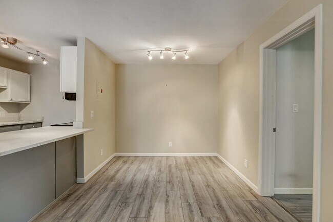 Building Photo - $1,600.00- 2 Bed 2 Bath Condo in Lakewood with in-unit laundry!