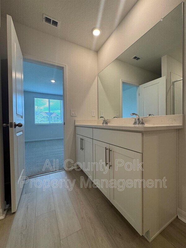 Building Photo - 2061 Rosewood Dr