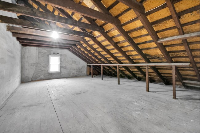 Building Photo - 109 N Sixth St