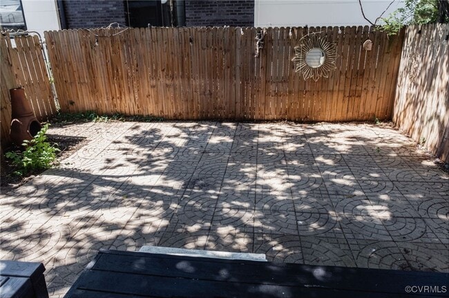 Building Photo - 404 S Stafford Ave