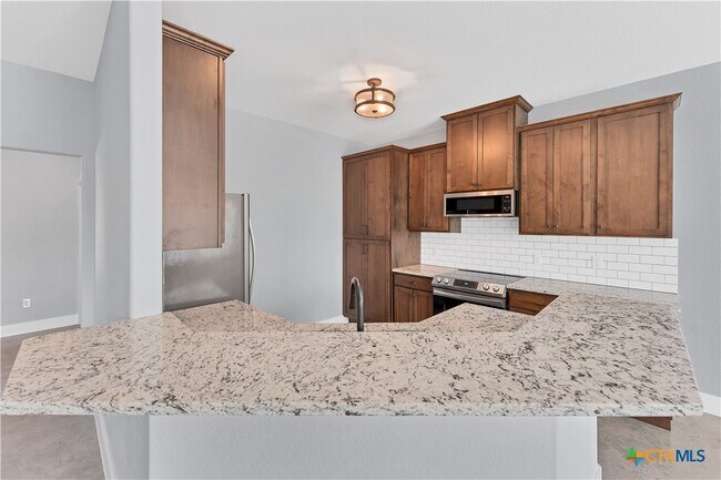 Building Photo - 1355 Estate Dr